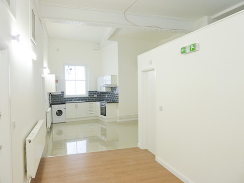 ground floor live work unit available with 3 rooms in EN5 High Barnet